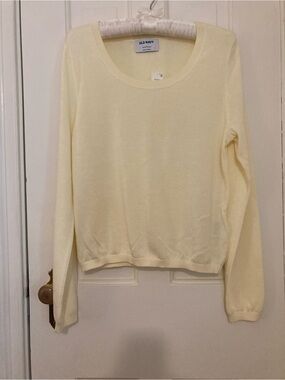 Pale butter yellow sweater